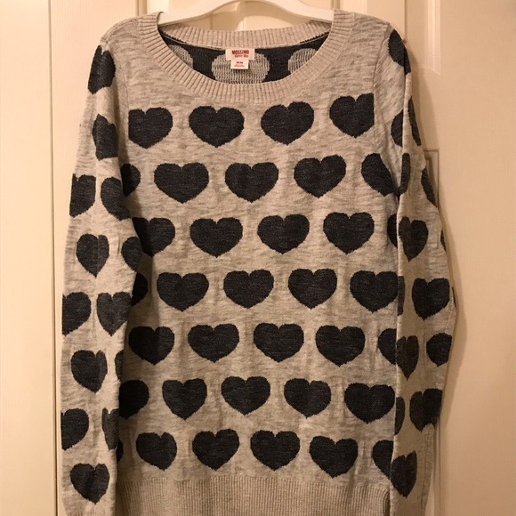 Woman’s Sweater in Grey with Black Hearts size Medium - Picture 1 of 4